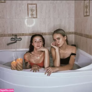 alisa-goldfinch-2 thumbnail #1607586