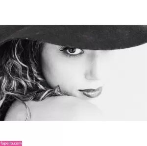 amanda-crew thumbnail #1412102