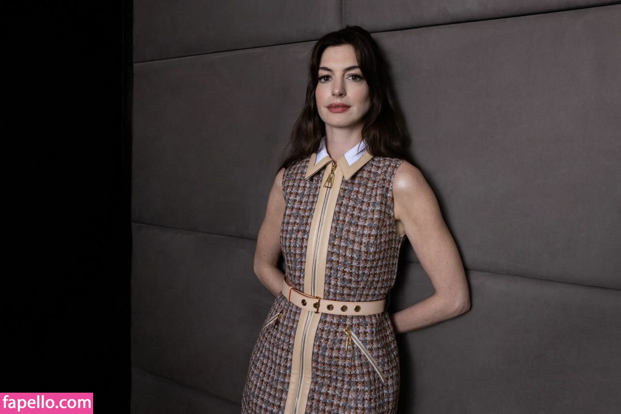 Anne Hathaway-2