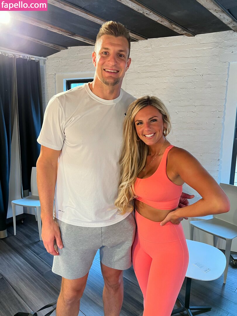 annie-agar – I Nudes – Celeb Nudes