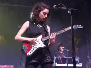 annie-clark thumbnail #1041461