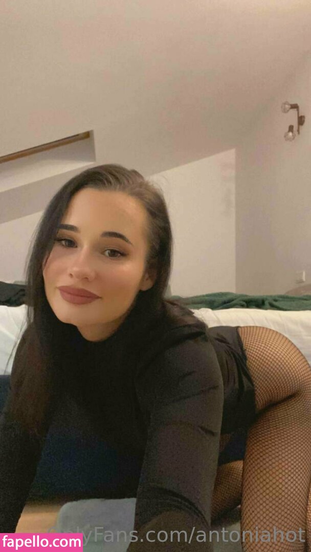 antoniahot-1