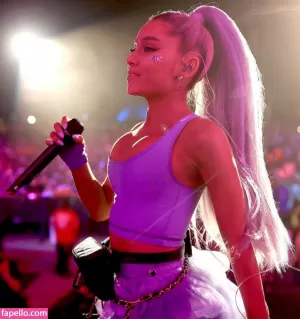 ariana-grande-1 thumbnail #1647957
