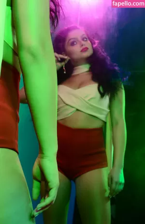 ariel-winter thumbnail #227997