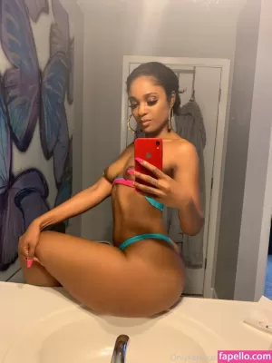 ashley-allure thumbnail #1651778