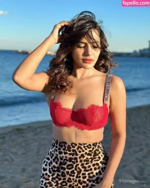ashu-reddy thumbnail #3427142