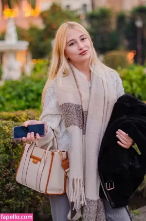 avroralady thumbnail #6111692
