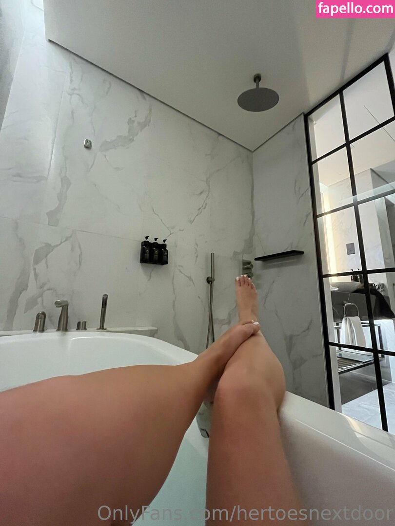 barefoothottiex-3