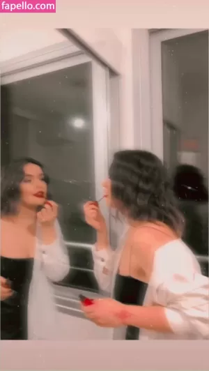 bella-poarch thumbnail #129663