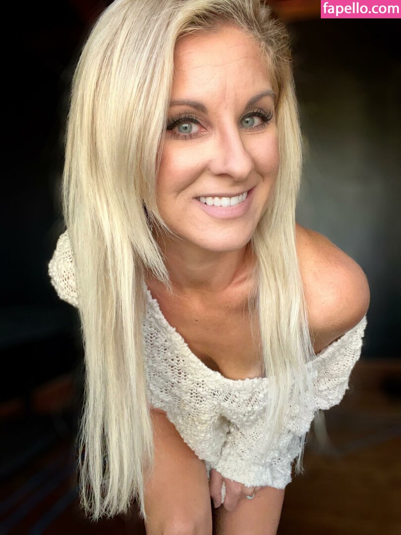 Blonde-Country-Girl-1