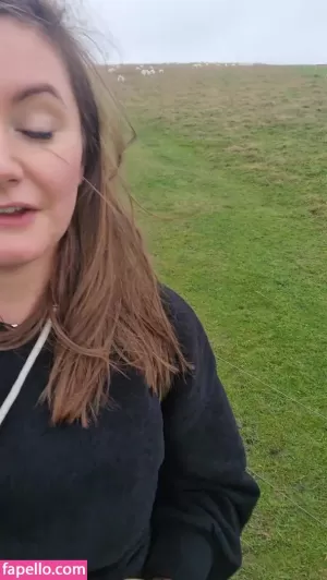 bored-english-wife thumbnail #1190657