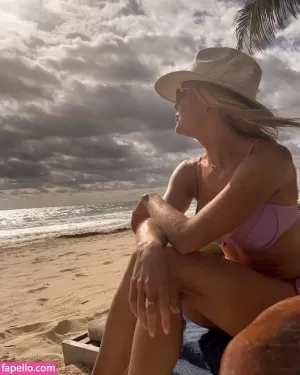 caity-lotz thumbnail #1712238