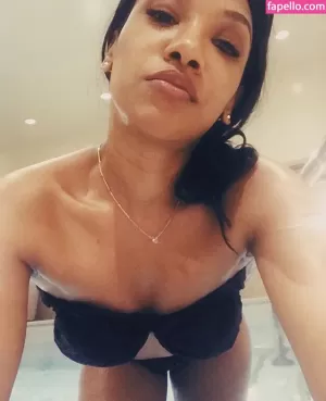 candice-patton thumbnail #155270