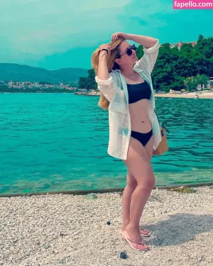 carol-capel thumbnail #2743417