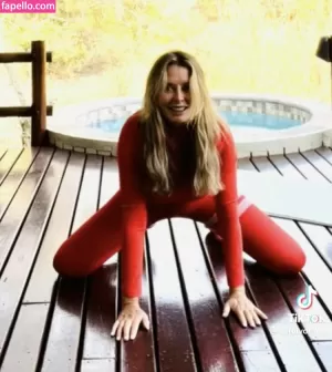 carol-vorderman thumbnail #498433
