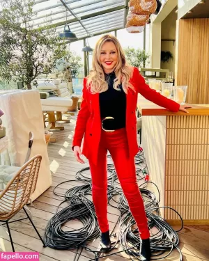 carol-vorderman thumbnail #498355