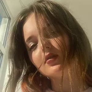 caroline-moore thumbnail #1721250