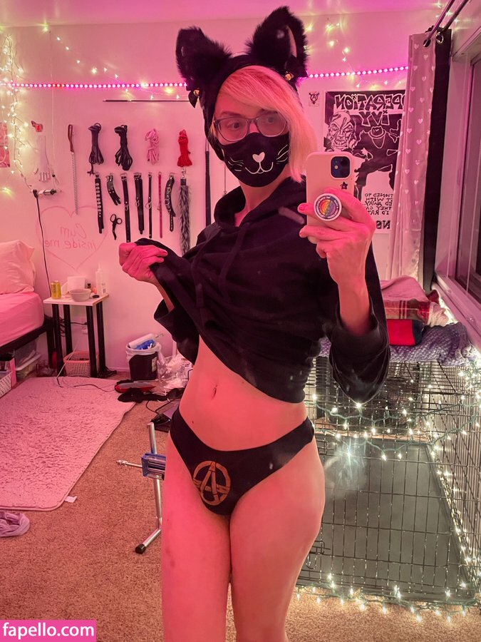 Cassie Coyote-3
