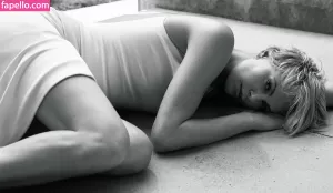 charlize-theron thumbnail #859661