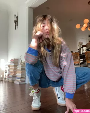 chloe-bennet thumbnail #232527