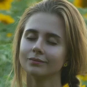 chloe-leafs thumbnail #3598399