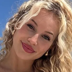 chrsitina-shakira thumbnail #6284326