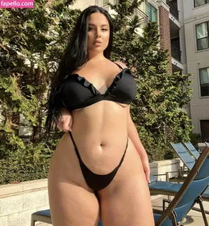 cinthya-larose thumbnail #1744987