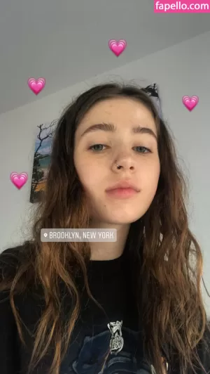clairo thumbnail #1746232