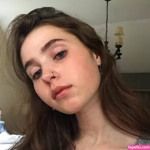 clairo thumbnail #1746238