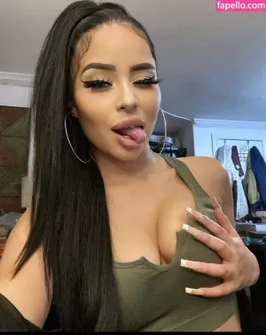 claudiamolina-a thumbnail #1747307