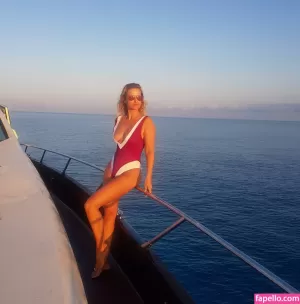 cristina-ferreira thumbnail #1755285