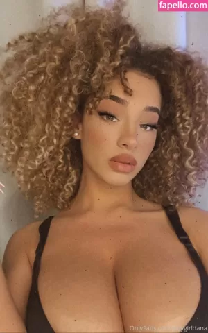 dana-curly thumbnail #372487