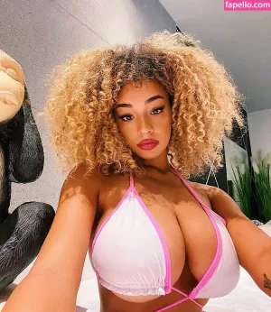 dana-curly thumbnail #372484