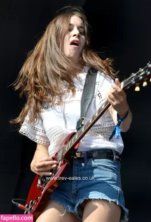 danielle-haim thumbnail #1765774