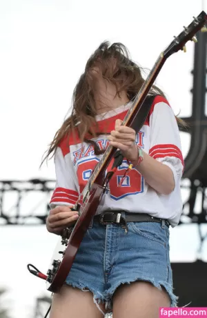 danielle-haim thumbnail #1765776