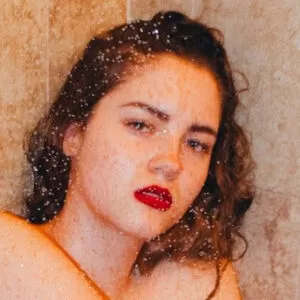 danielle-poser thumbnail #1765894