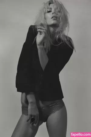 danni-menzies thumbnail #587797