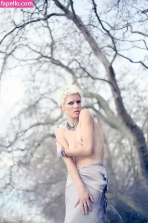 danni-menzies thumbnail #587795