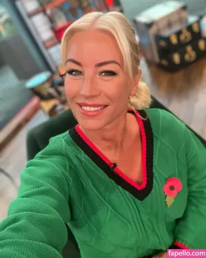 denise-van-outen thumbnail #976763