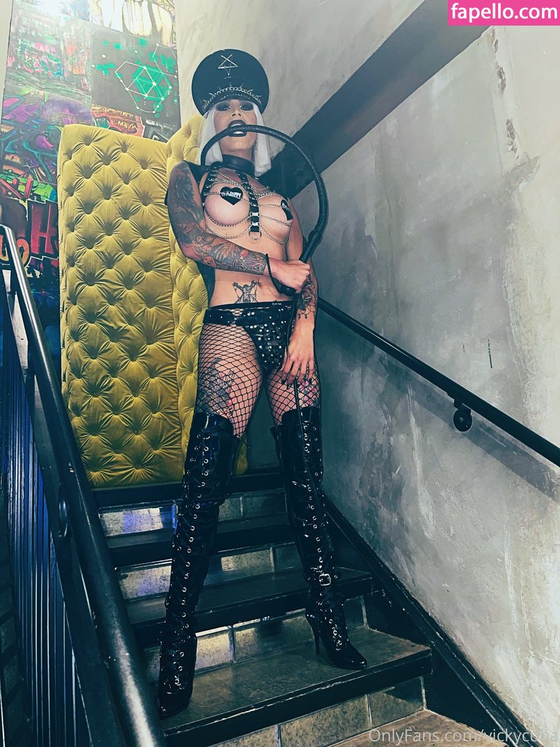 Domina Vicky-3