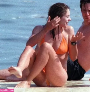 elizabeth-hurley thumbnail #309325