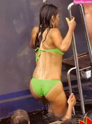 elizabeth-hurley thumbnail #309321