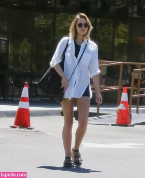 elizabeth-olsen thumbnail #215044