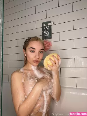 ella-baig-1 thumbnail #1007891