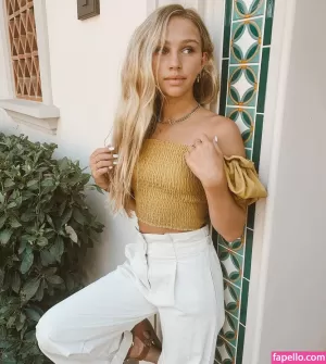 ella-horan thumbnail #3077640