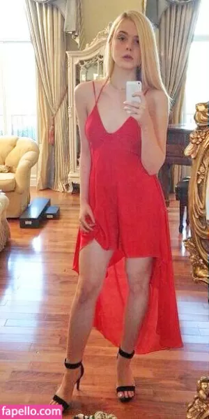 elle-fanning thumbnail #1041482