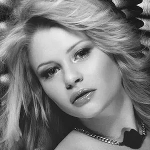 emilie-de-ravin thumbnail #1804527