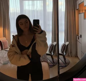 emilie thumbnail #1804473