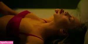 ester-exposito thumbnail #401159