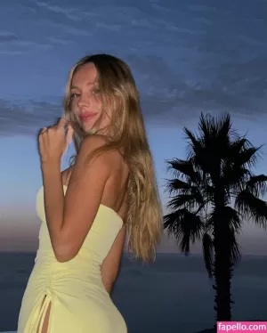 ester-exposito thumbnail #401154